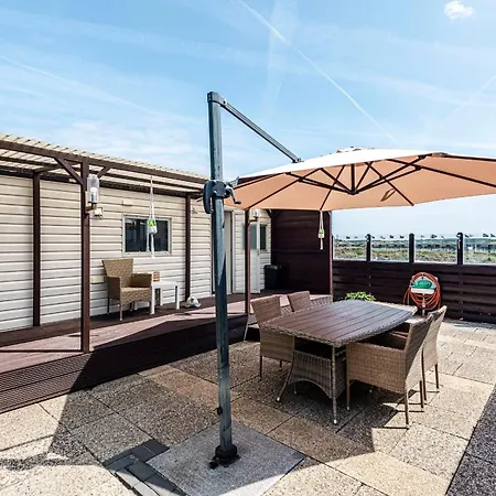 Family With Terrace And Parking زاندفورت