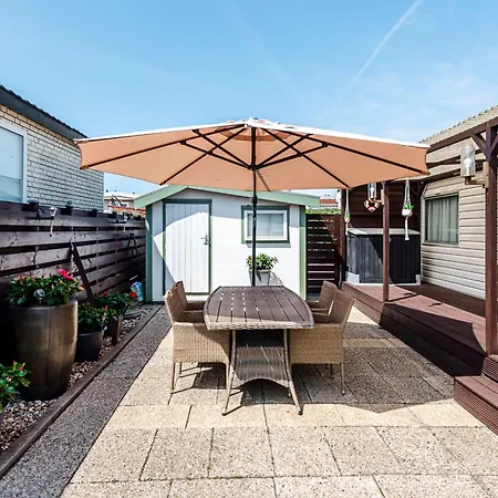 Family With Terrace And Parking زاندفورت