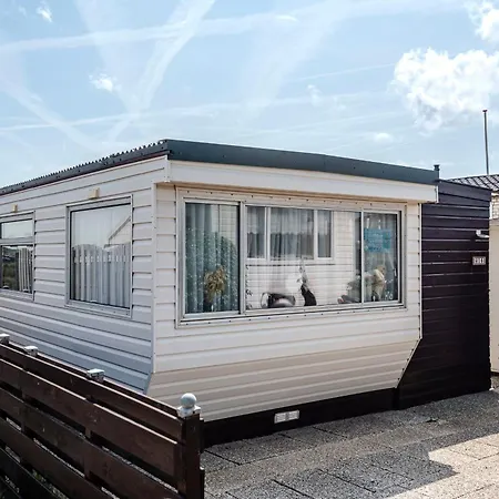 شاليه Family With Terrace And Parking *