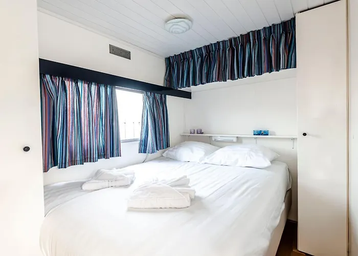 Family With Terrace And Parking زاندفورت