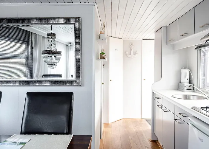 Family With Terrace And Parking *