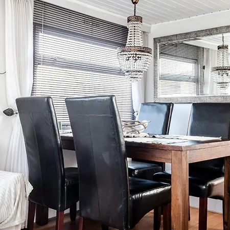 Family With Terrace And Parking * זנדוורט